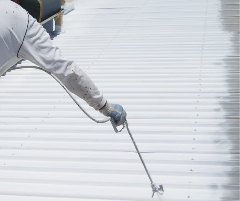 Thi công sơn chống nóng mái tôn giúp giảm hấp thu nhiệt cho nhà hướng Tây.