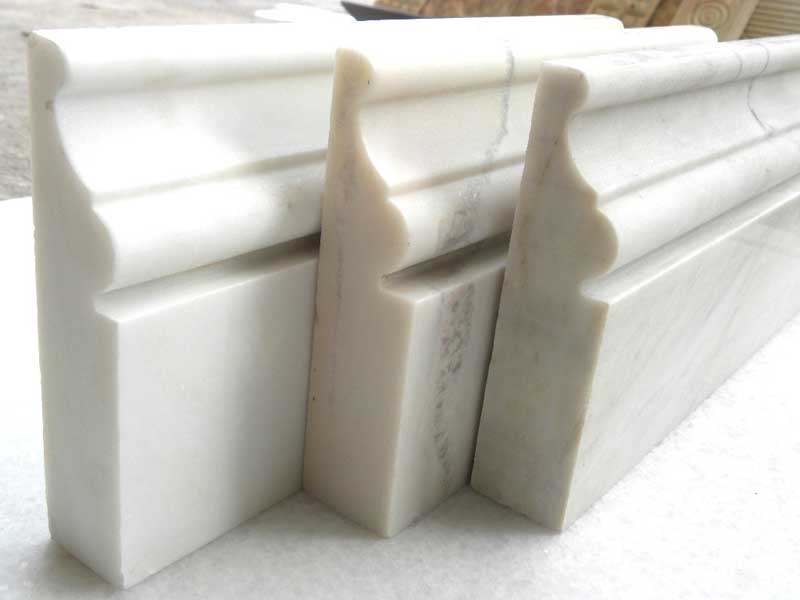 Phào chỉ đá với bề mặt vân tự nhiên tạo điểm nhấn sang trọng.