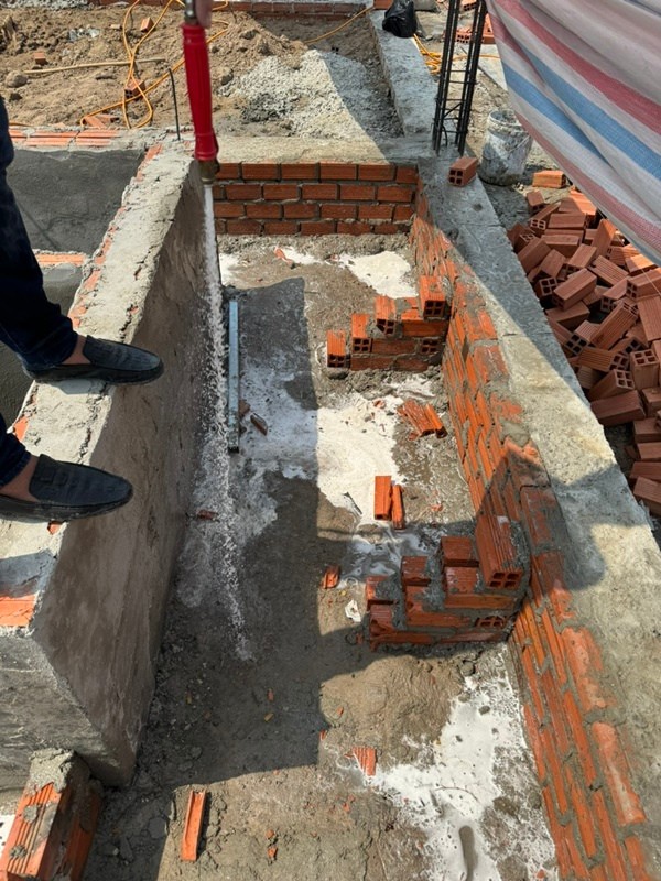 Khu vực móng và bể ngầm chưa xử lý chống mối dễ tạo điều kiện cho mối mọt xâm nhập công trình