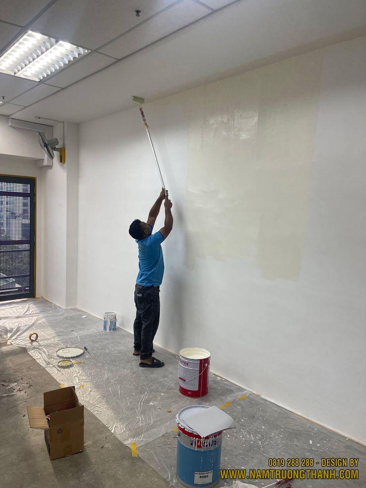 Sử dụng hệ thống sơn lót kháng kiềm và sơn phủ chính hãng giúp bảo vệ tường nhà khỏi hiện tượng phồng rộp, bong tróc.