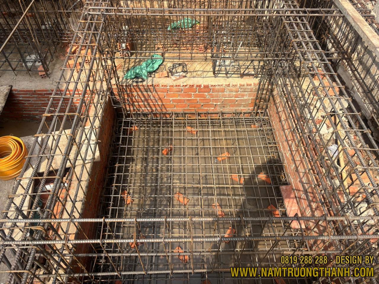 Thi công móng bè nhà phố trên nền đất yếu.
